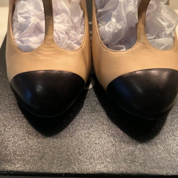 CHANEL T Strap Mary Jane Cap Toe Heels Black Tan Leather CC Logo Pumps 38.8 US8 - Picture 9 of 16